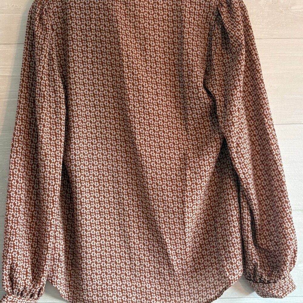All in Favor blouse with flowers - Picture 5 of 5